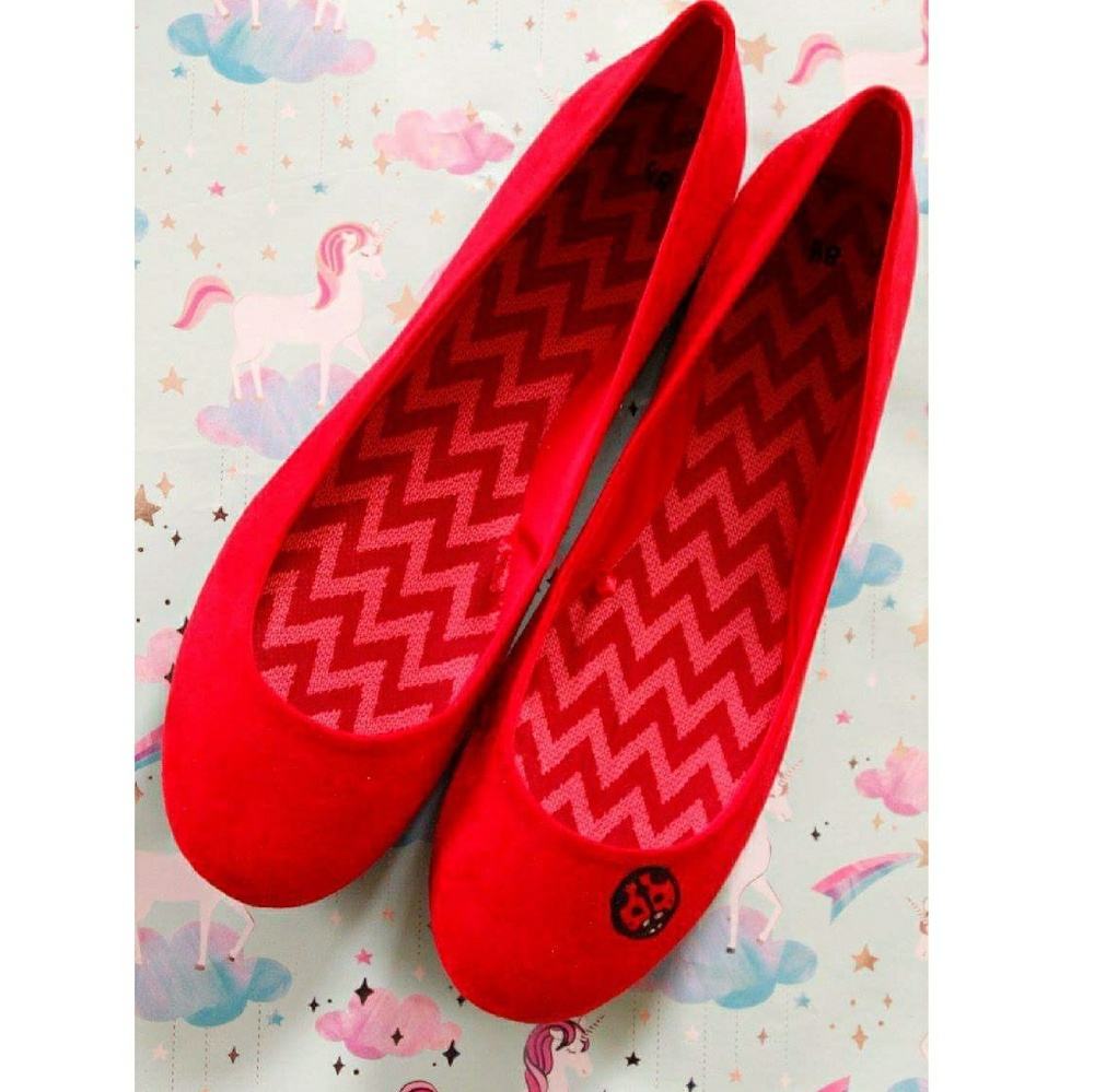 Cute handpainted ladybug shoes. Women 8 1/2